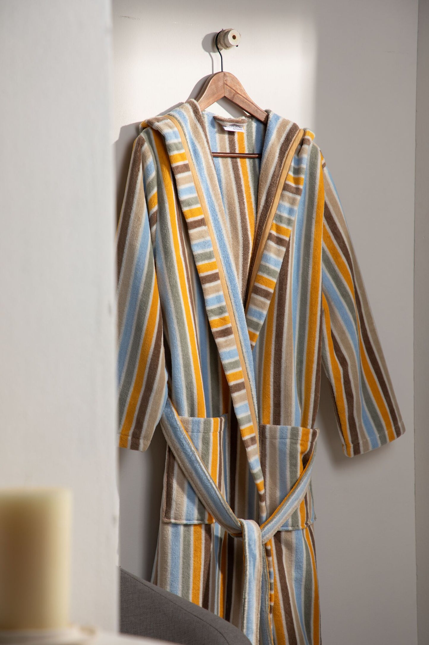 HENRY - Albornoz Terciopelo 100% Algodón 420 gsm OEKO-TEX® - Doble uso: Bata de Casa y Baño. Diseño exclusivo y funcional: 2 Bolsillos, Cinturón y Capucha
