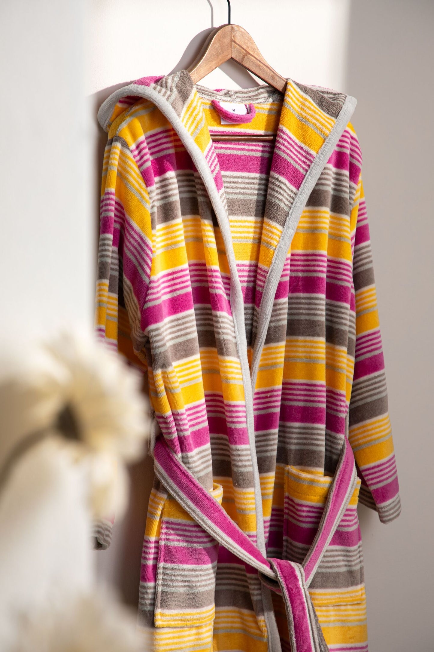 ROSANA - Albornoz Terciopelo 100% Algodón 420 gsm OEKO-TEX® - Doble uso: Bata de Casa y Baño. Diseño exclusivo y funcional: 2 Bolsillos, Cinturón y Capucha