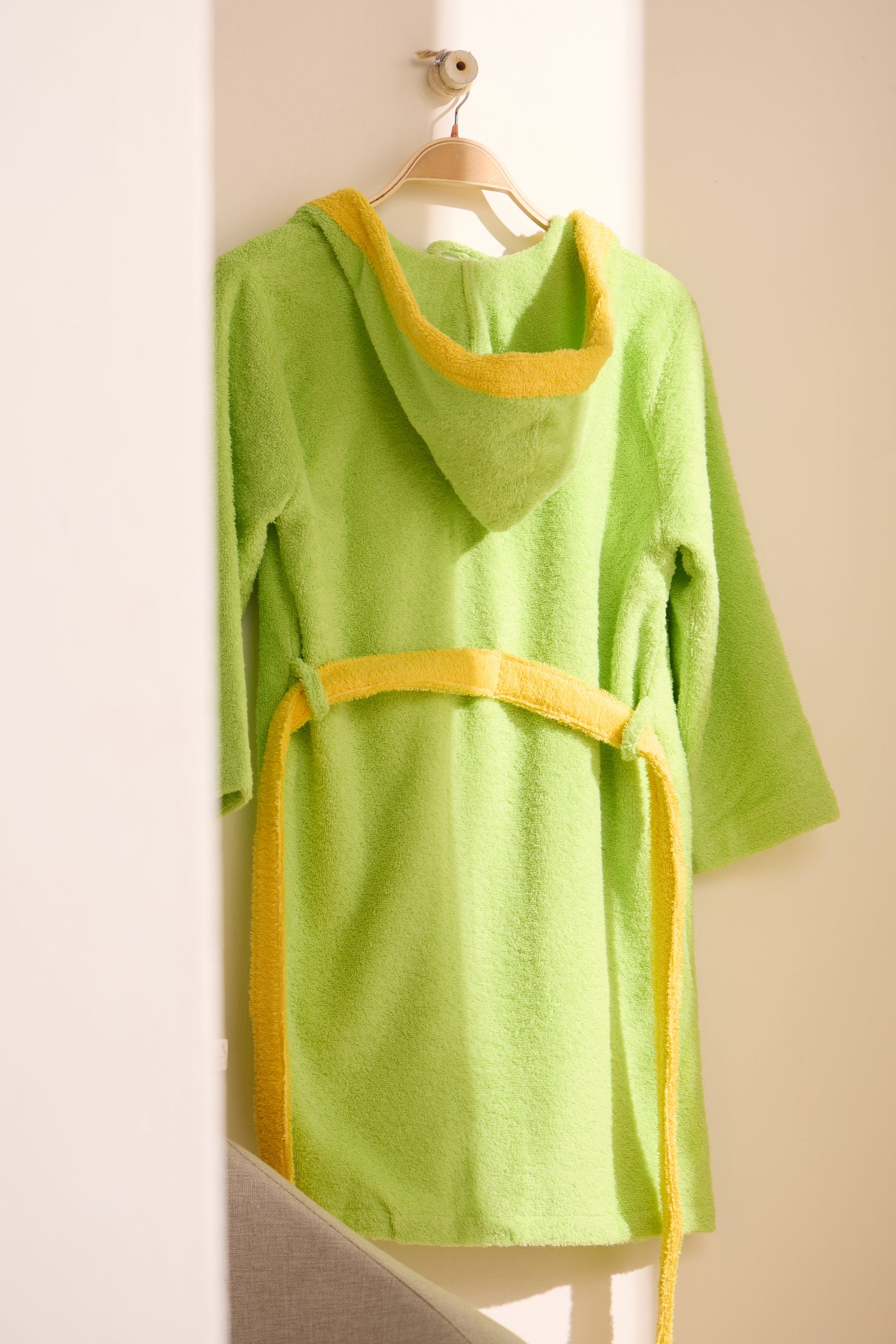 KIDS BASS VERDE - Albornoz Niños adolescentes Algodón: Niño, Infantil - 100% Algodón OEKO-TEX - 2 Bolsillos, Cinturón, Capucha, Albornoces Felpa muy suave con bordados para niños