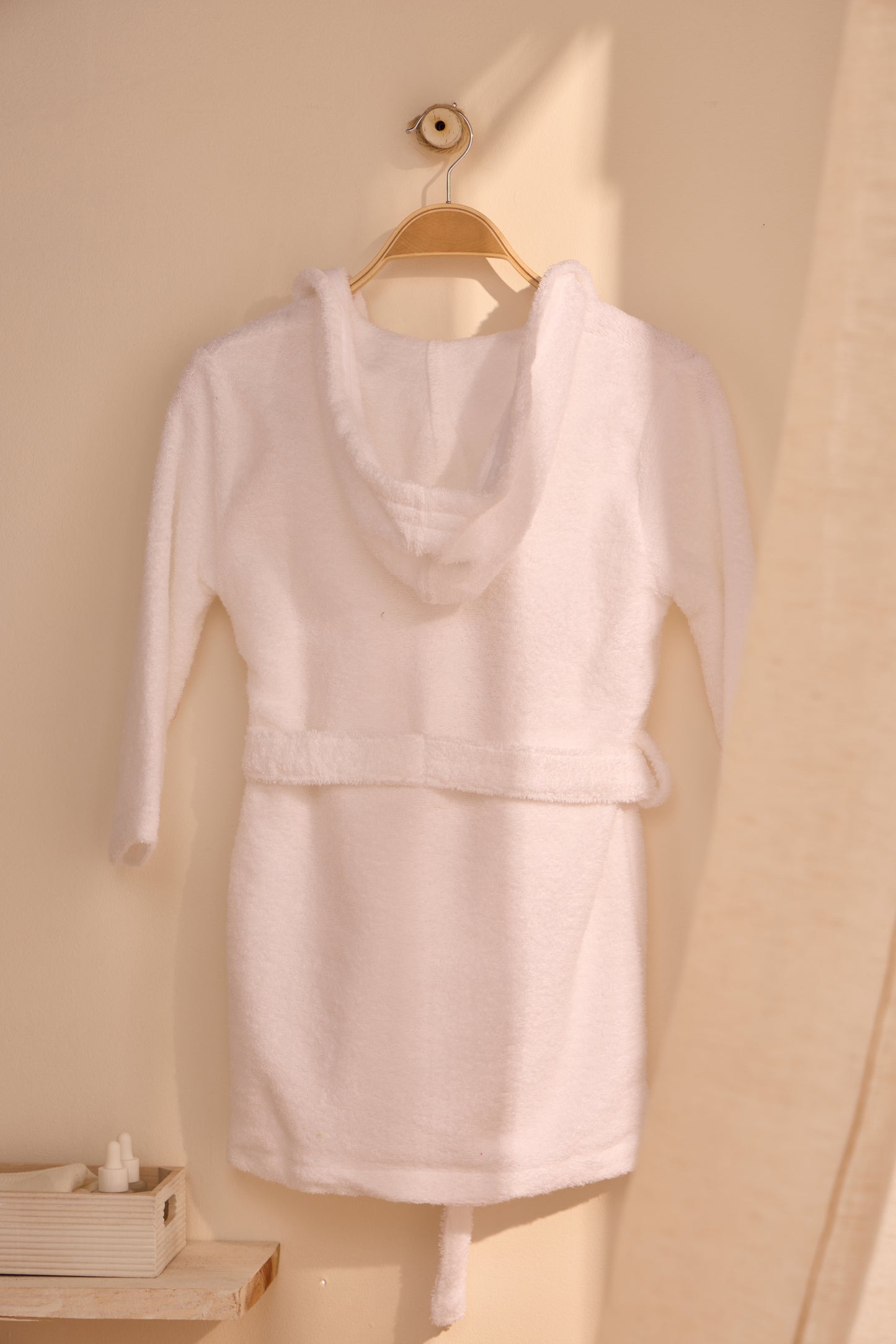 KIDS PREMIUM BLANCO - Albornoz Niños adolescentes Algodón: Niño, Infantil - 100% Algodón OEKO-TEX - 2 Bolsillos, Cinturón, Capucha, Albornoces Felpa muy suave con bordados para niños