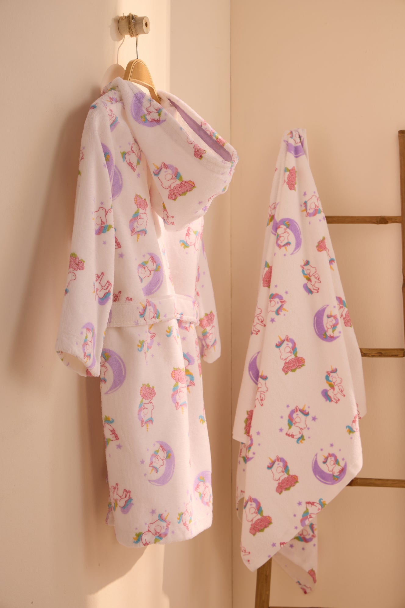 KIDS UNICORNIO - Albornoz Niños adolescentes Algodón: Niño, Infantil - 100% Algodón OEKO-TEX - 2 Bolsillos, Cinturón, Capucha, Albornoces Felpa muy suave con bordados para niños