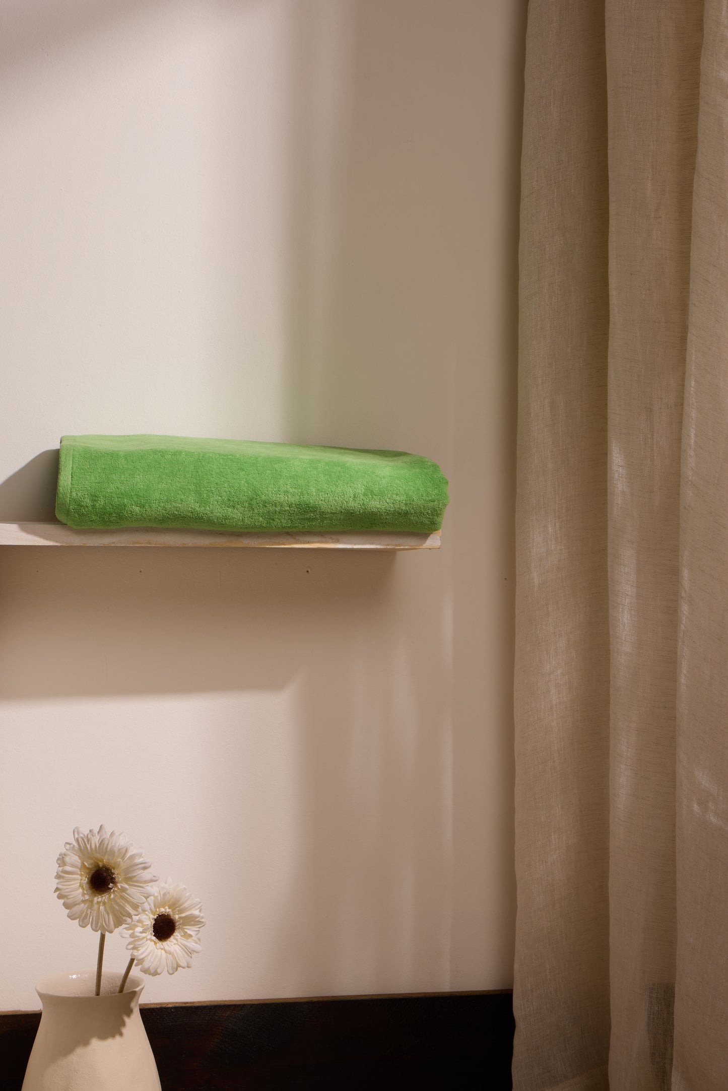 BOSKIMO Toalla de Playa Popa Pistacho Grande 90x170 cm – 100 % Algodón Rizo de Alta Calidad – Suave, Absorbente y de Secado Rápido – Fabricada en Portugal – Estilo Premium en Colores Vivos – Ideal para Playa y Piscina