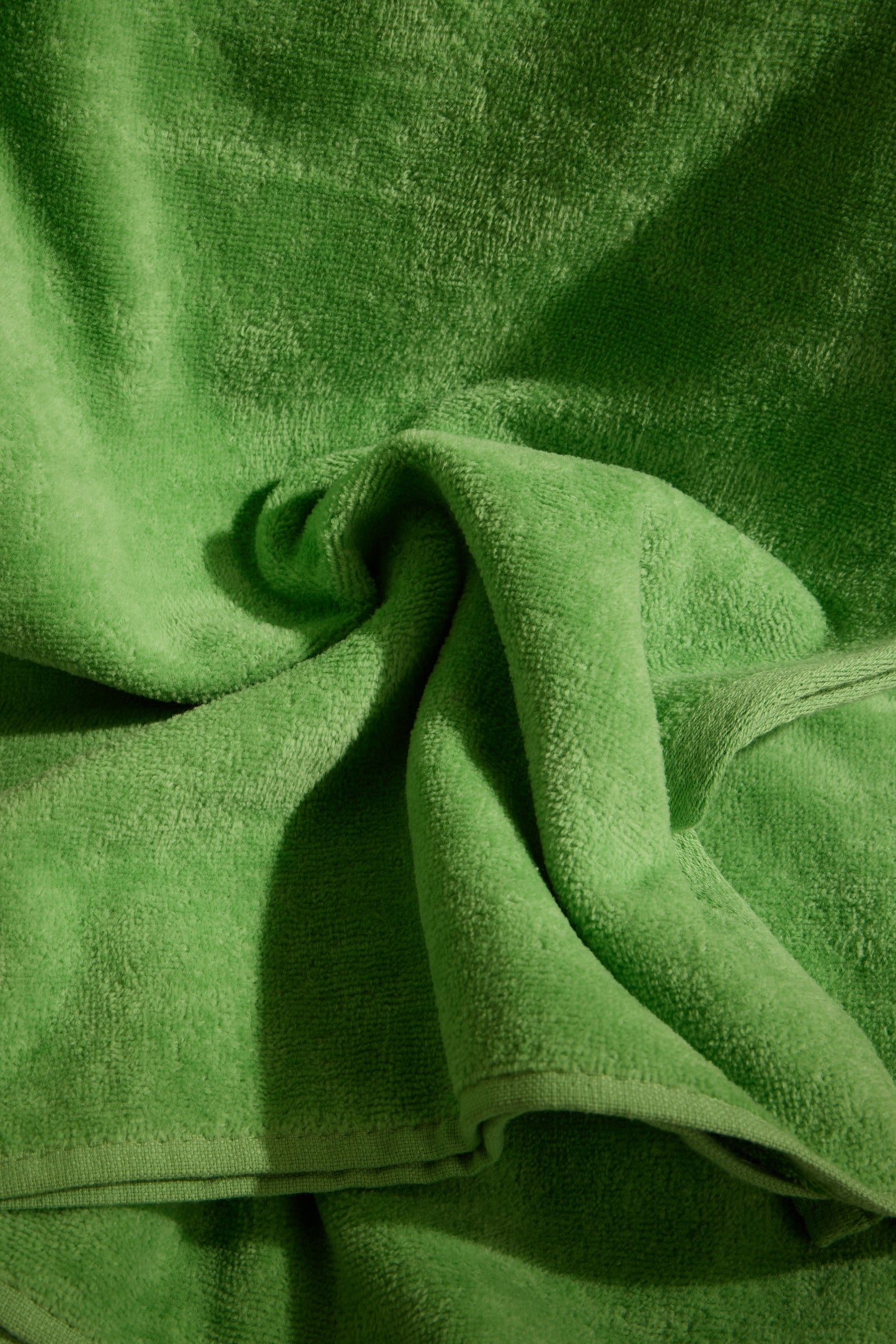 BOSKIMO Toalla de Playa Popa Pistacho Grande 90x170 cm – 100 % Algodón Rizo de Alta Calidad – Suave, Absorbente y de Secado Rápido – Fabricada en Portugal – Estilo Premium en Colores Vivos – Ideal para Playa y Piscina
