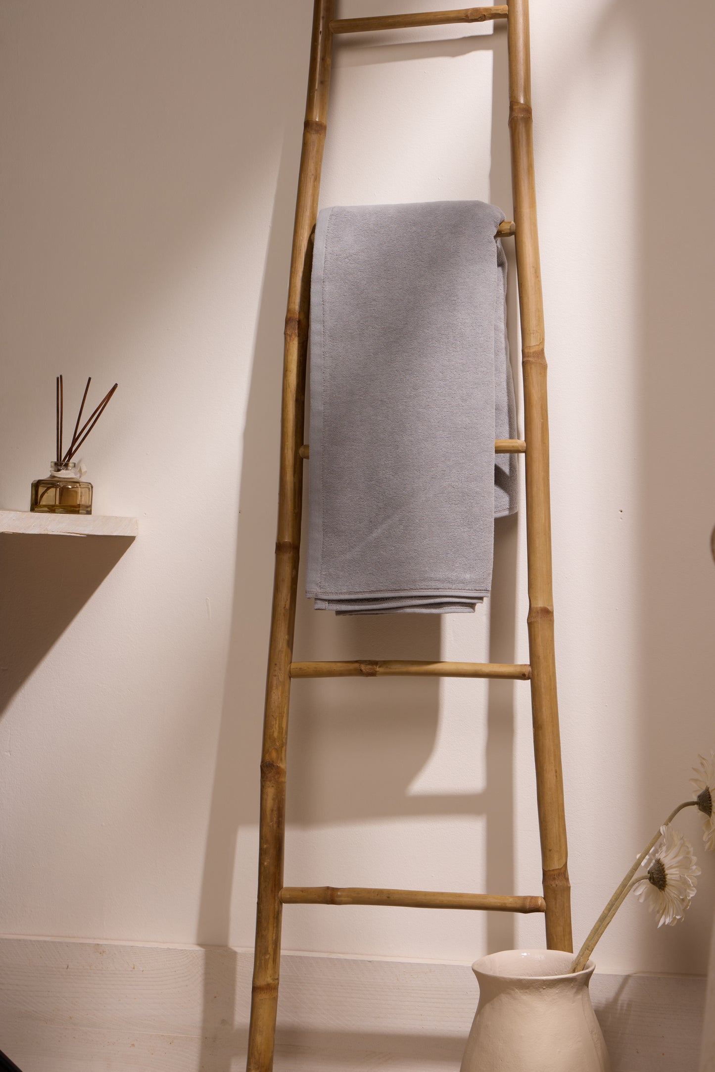 BOSKIMO Toalla de Playa Popa Gris Grande 90x170 cm – 100 % Algodón Rizo de Alta Calidad – Suave, Absorbente y de Secado Rápido – Fabricada en Portugal – Estilo Premium en Colores Vivos – Ideal para Playa y Piscina