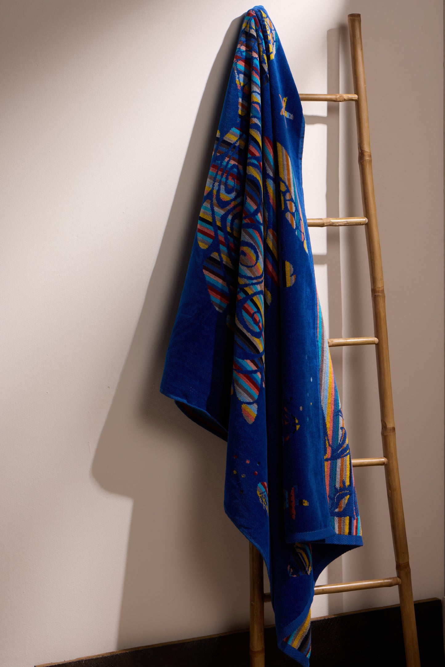 BOSKIMO Toalla de Playa Split 5 Grande 90x170 cm – 100 % Algodón Rizo de Alta Calidad – Suave, Absorbente y de Secado Rápido – Fabricada en Portugal – Estilo Premium en Colores Vivos – Ideal para Playa y Piscina