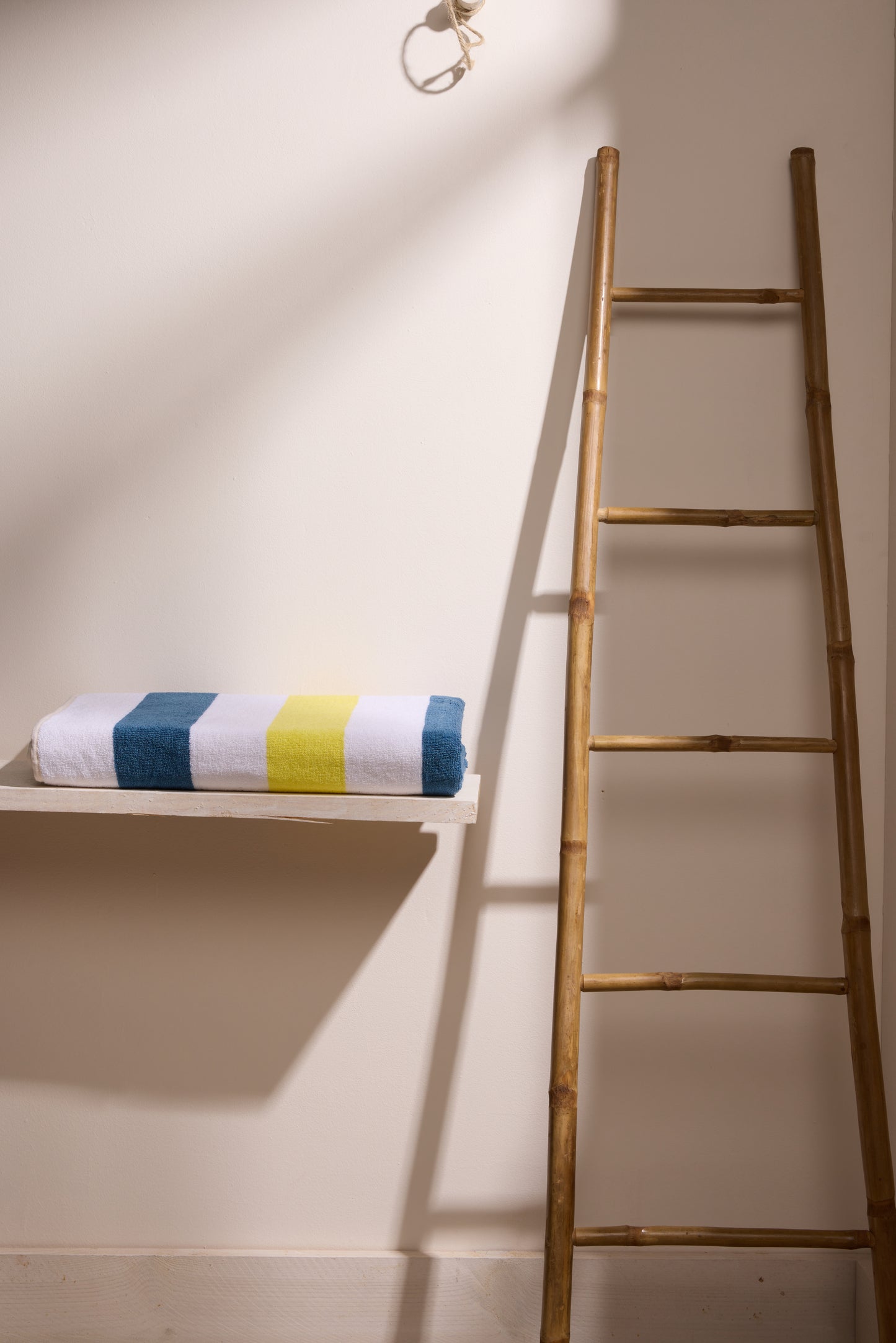 BOSKIMO Toalla de Playa Zadar 4 Grande 90x170 cm – 100 % Algodón Rizo de Alta Calidad – Suave, Absorbente y de Secado Rápido – Fabricada en Portugal – Estilo Premium en Colores Vivos – Ideal para Playa y Piscina