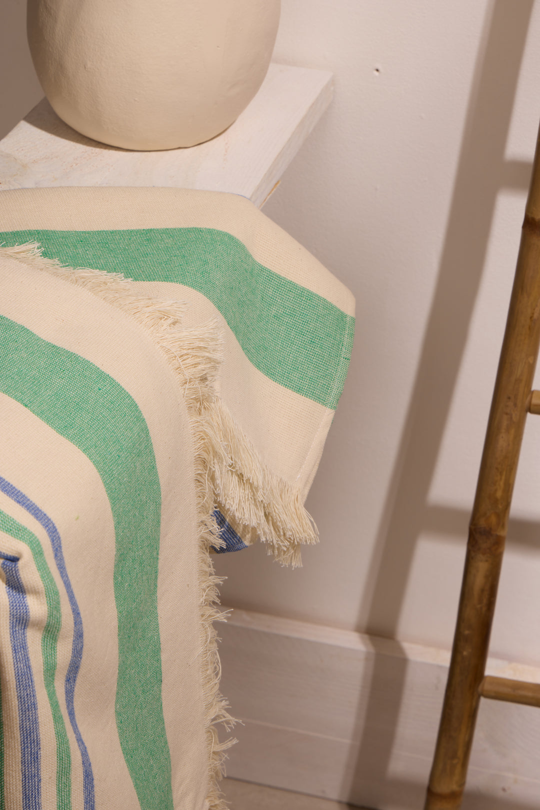 BOSKIMO Pareo Carnota Verde – Pareo de Playa Ligero 145x170 cm – Suave, Compacto y de Secado Rápido – Ideal para Viajes, Piscina o Verano – Estilo Veraniego Hecho en Portugal