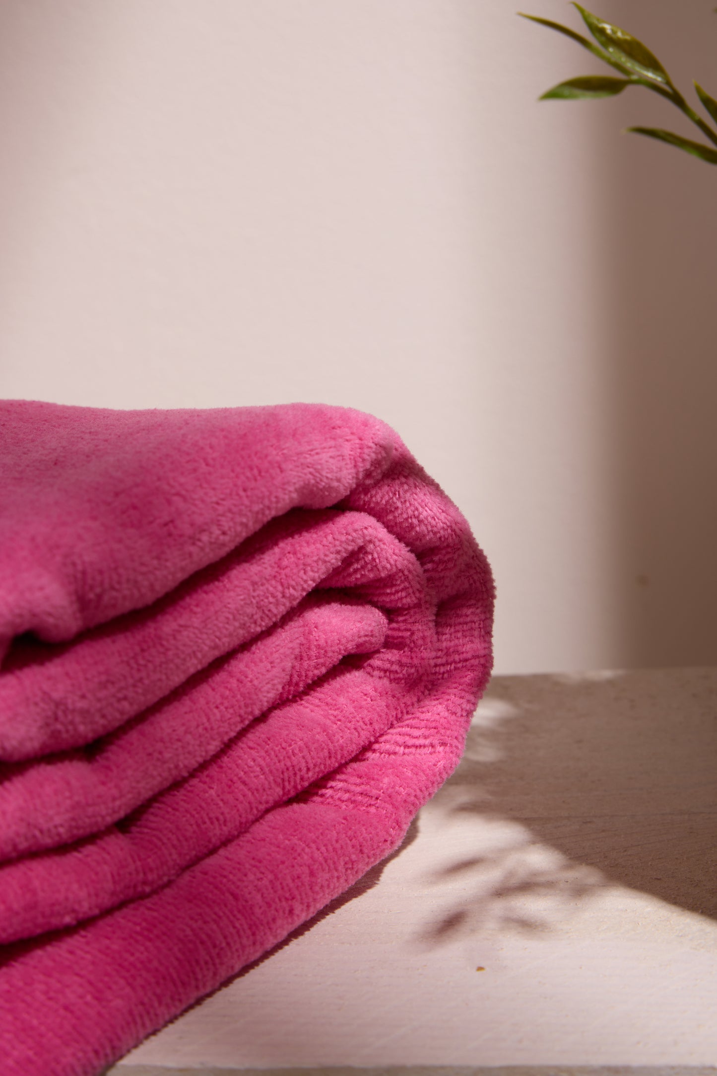 BOSKIMO Toalla de Playa Popa Fucsia Grande 90x170 cm – 100 % Algodón Rizo de Alta Calidad – Suave, Absorbente y de Secado Rápido – Fabricada en Portugal – Estilo Premium en Colores Vivos – Ideal para Playa y Piscina