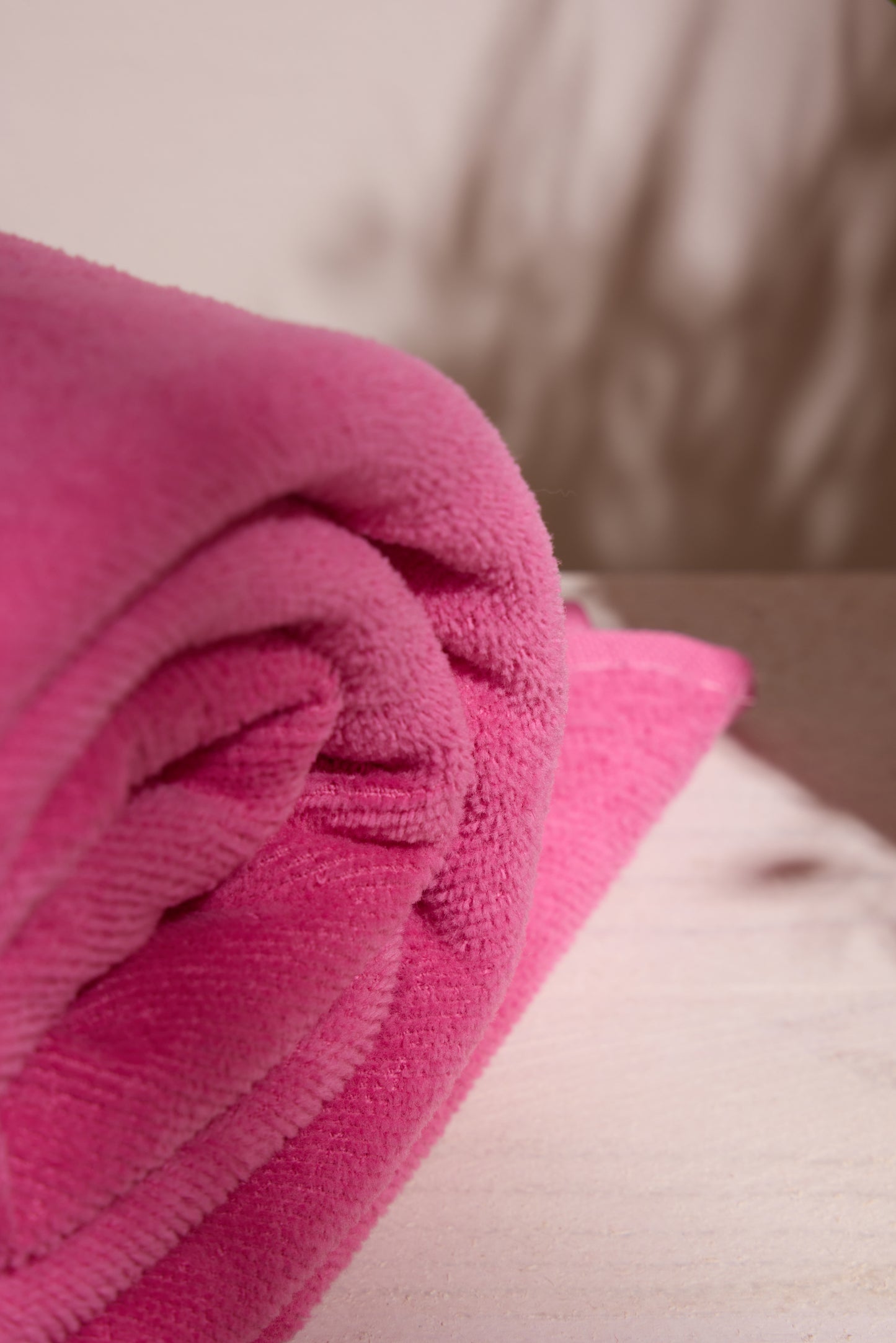 BOSKIMO Toalla de Playa Popa Fucsia Grande 90x170 cm – 100 % Algodón Rizo de Alta Calidad – Suave, Absorbente y de Secado Rápido – Fabricada en Portugal – Estilo Premium en Colores Vivos – Ideal para Playa y Piscina