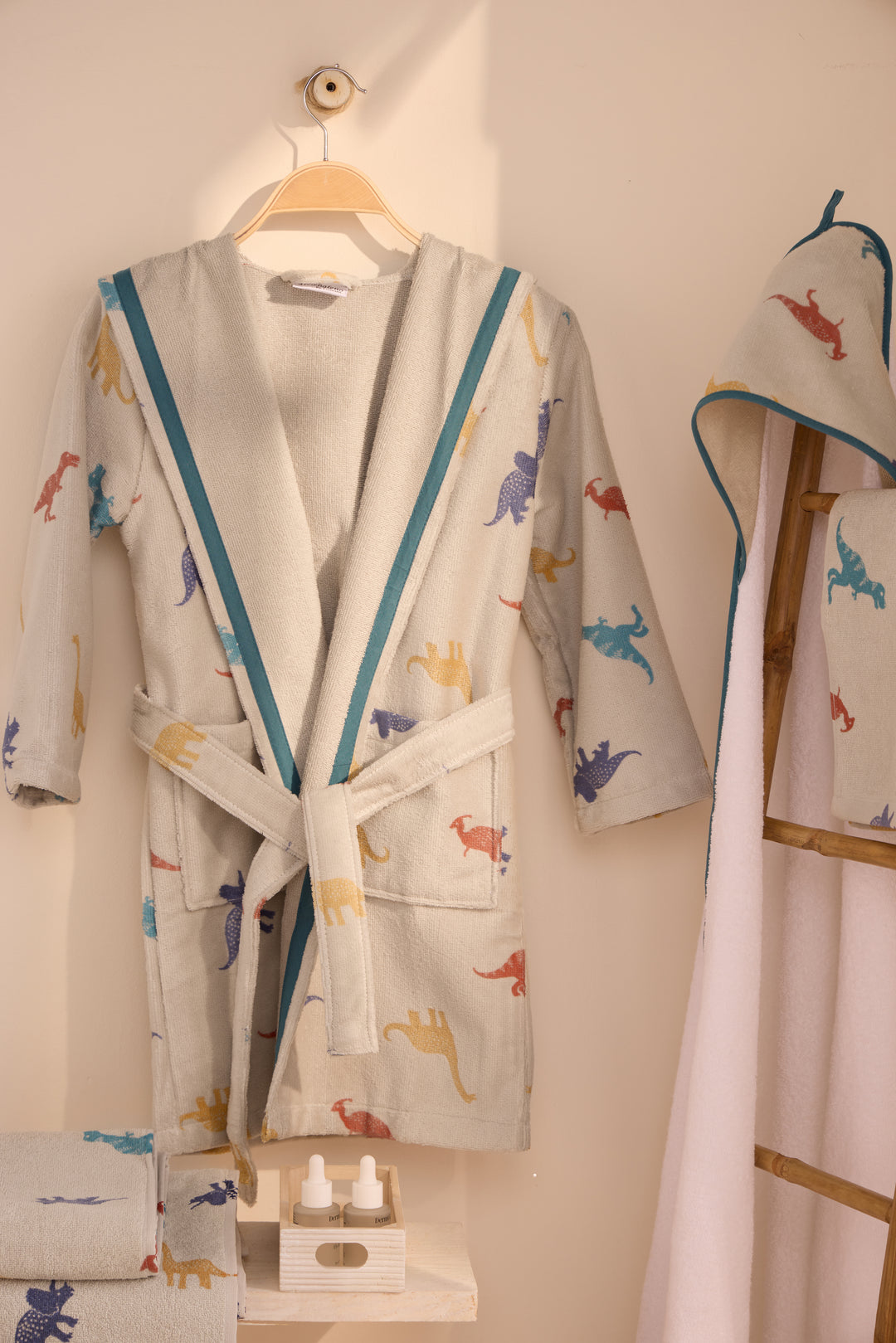 KIDS JURASIC - Albornoz Niños adolescentes Algodón: Niño, Infantil - 100% Algodón OEKO-TEX - 2 Bolsillos, Cinturón, Capucha, Albornoces Felpa muy suave con bordados para niños