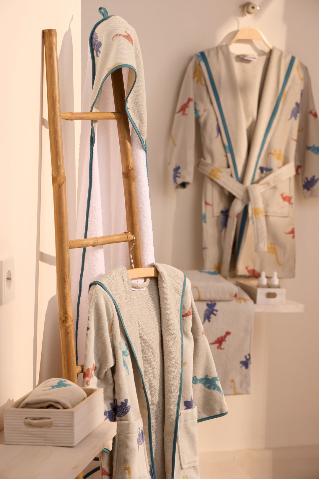 KIDS JURASIC - Albornoz Niños adolescentes Algodón: Niño, Infantil - 100% Algodón OEKO-TEX - 2 Bolsillos, Cinturón, Capucha, Albornoces Felpa muy suave con bordados para niños