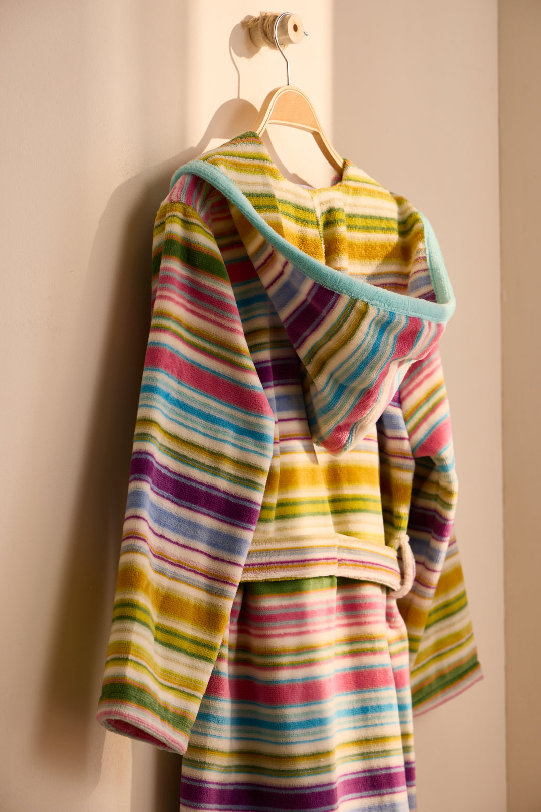 KIDS KAYLA - Albornoz Niños adolescentes Algodón: Niño, Infantil - 100% Algodón OEKO-TEX - 2 Bolsillos, Cinturón, Capucha, Albornoces Felpa muy suave con bordados para niños