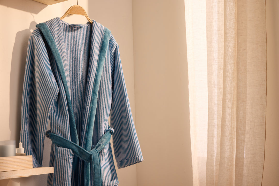 KIDS PARKER AZUL - Albornoz Niños adolescentes Algodón: Niño, Infantil - 100% Algodón OEKO-TEX - 2 Bolsillos, Cinturón, Capucha, Albornoces Felpa muy suave con bordados para niños