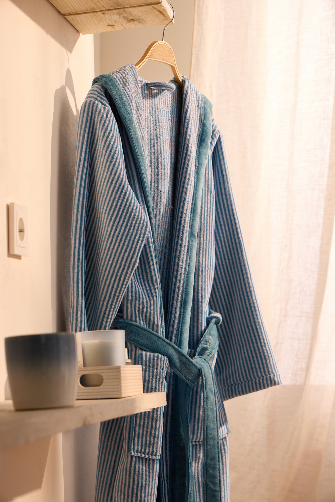 KIDS PARKER AZUL - Albornoz Niños adolescentes Algodón: Niño, Infantil - 100% Algodón OEKO-TEX - 2 Bolsillos, Cinturón, Capucha, Albornoces Felpa muy suave con bordados para niños