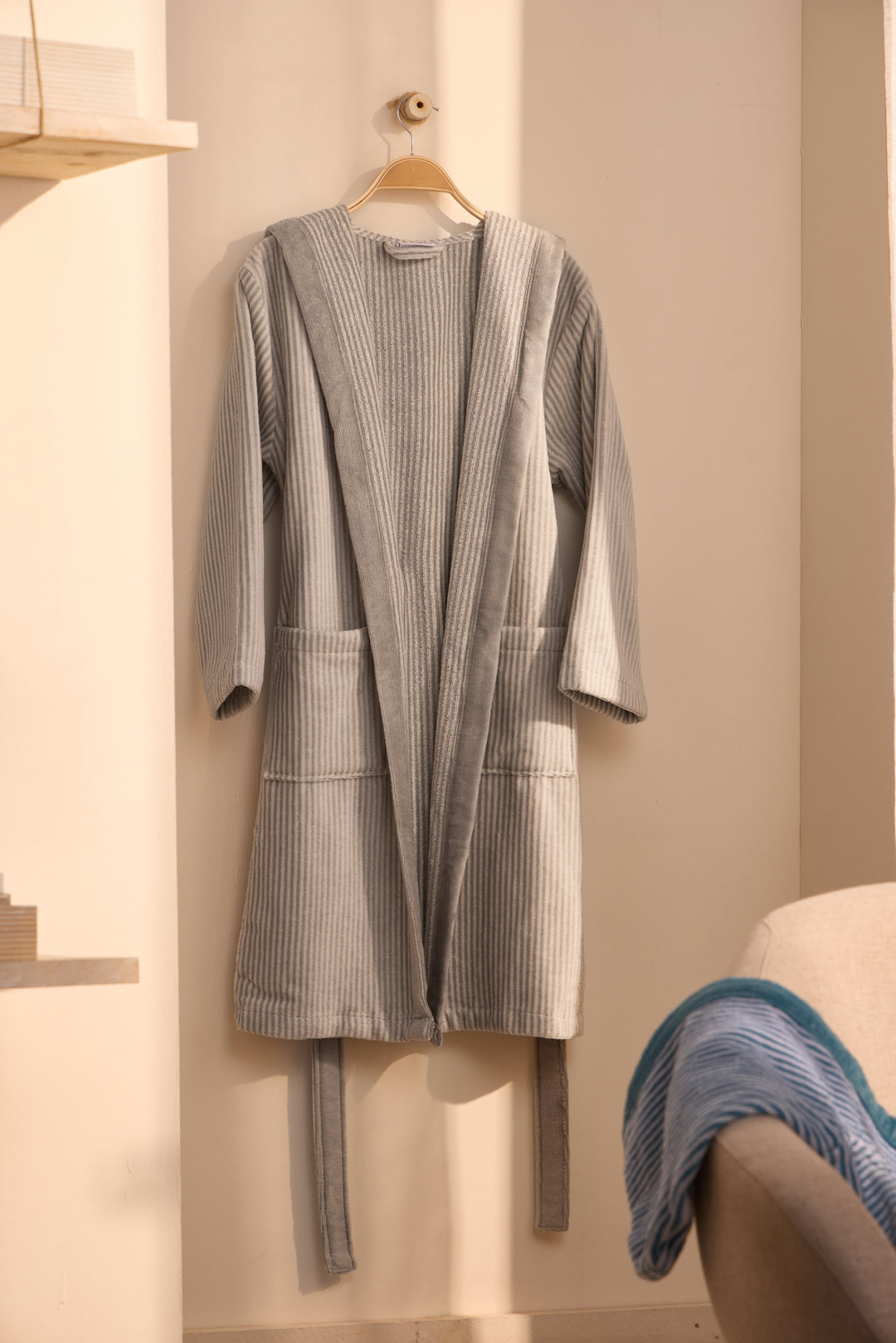 KIDS PARKER GRIS - Albornoz Niños adolescentes Algodón: Niño, Infantil - 100% Algodón OEKO-TEX - 2 Bolsillos, Cinturón, Capucha, Albornoces Felpa muy suave con bordados para niños