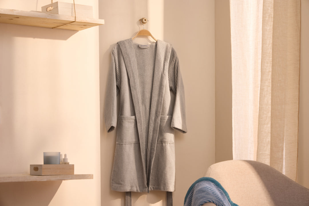 KIDS PARKER GRIS - Albornoz Niños adolescentes Algodón: Niño, Infantil - 100% Algodón OEKO-TEX - 2 Bolsillos, Cinturón, Capucha, Albornoces Felpa muy suave con bordados para niños