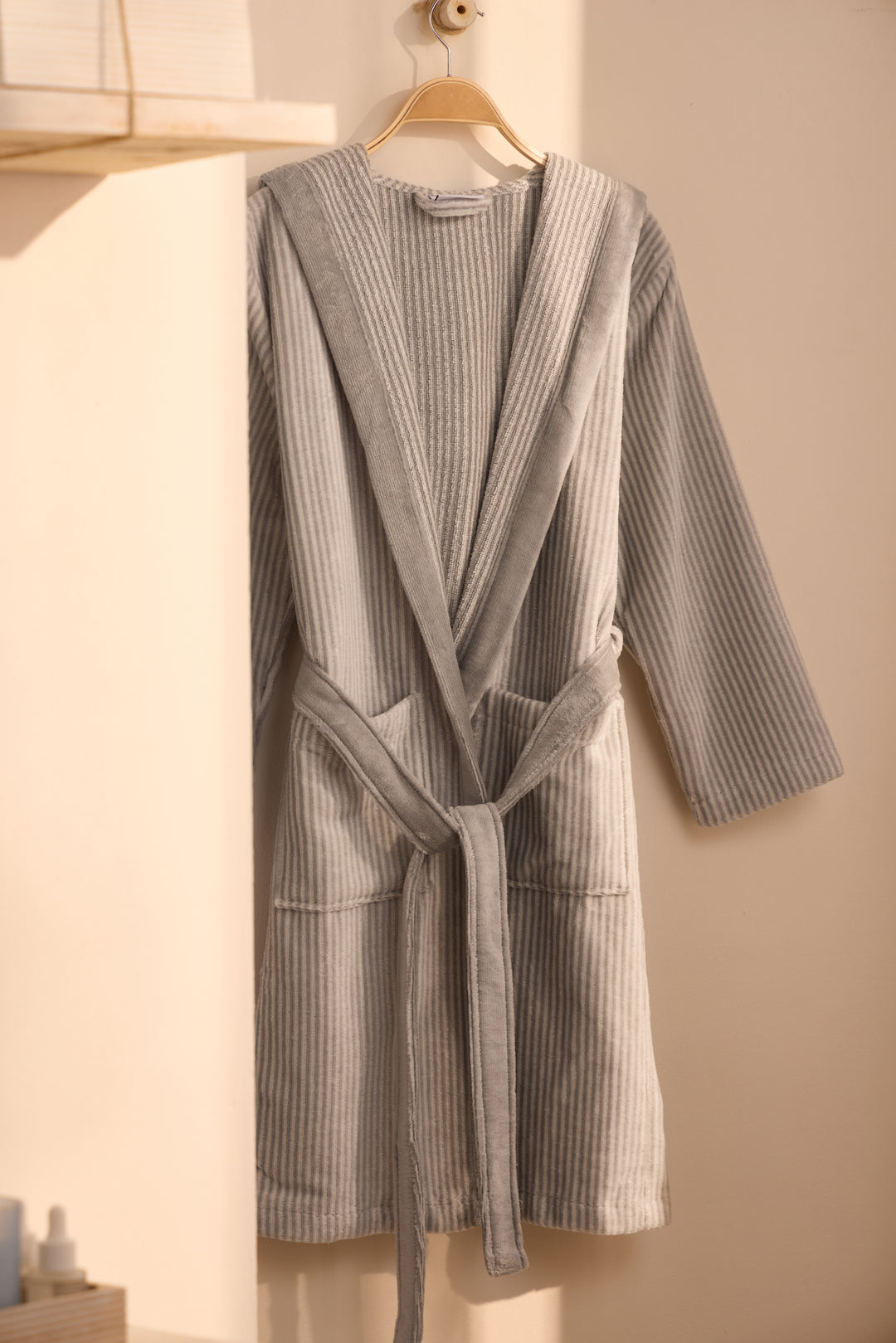 KIDS PARKER GRIS - Albornoz Niños adolescentes Algodón: Niño, Infantil - 100% Algodón OEKO-TEX - 2 Bolsillos, Cinturón, Capucha, Albornoces Felpa muy suave con bordados para niños