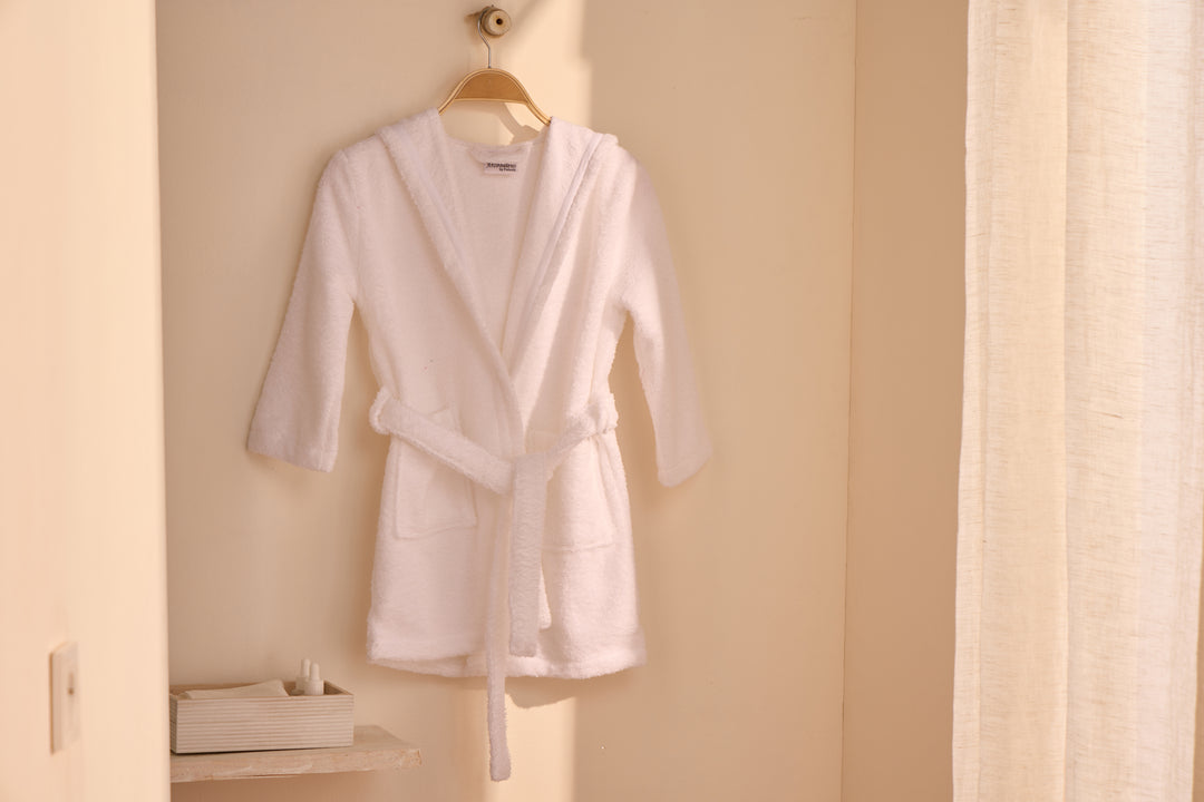 KIDS PREMIUM BLANCO - Albornoz Niños adolescentes Algodón: Niño, Infantil - 100% Algodón OEKO-TEX - 2 Bolsillos, Cinturón, Capucha, Albornoces Felpa muy suave con bordados para niños