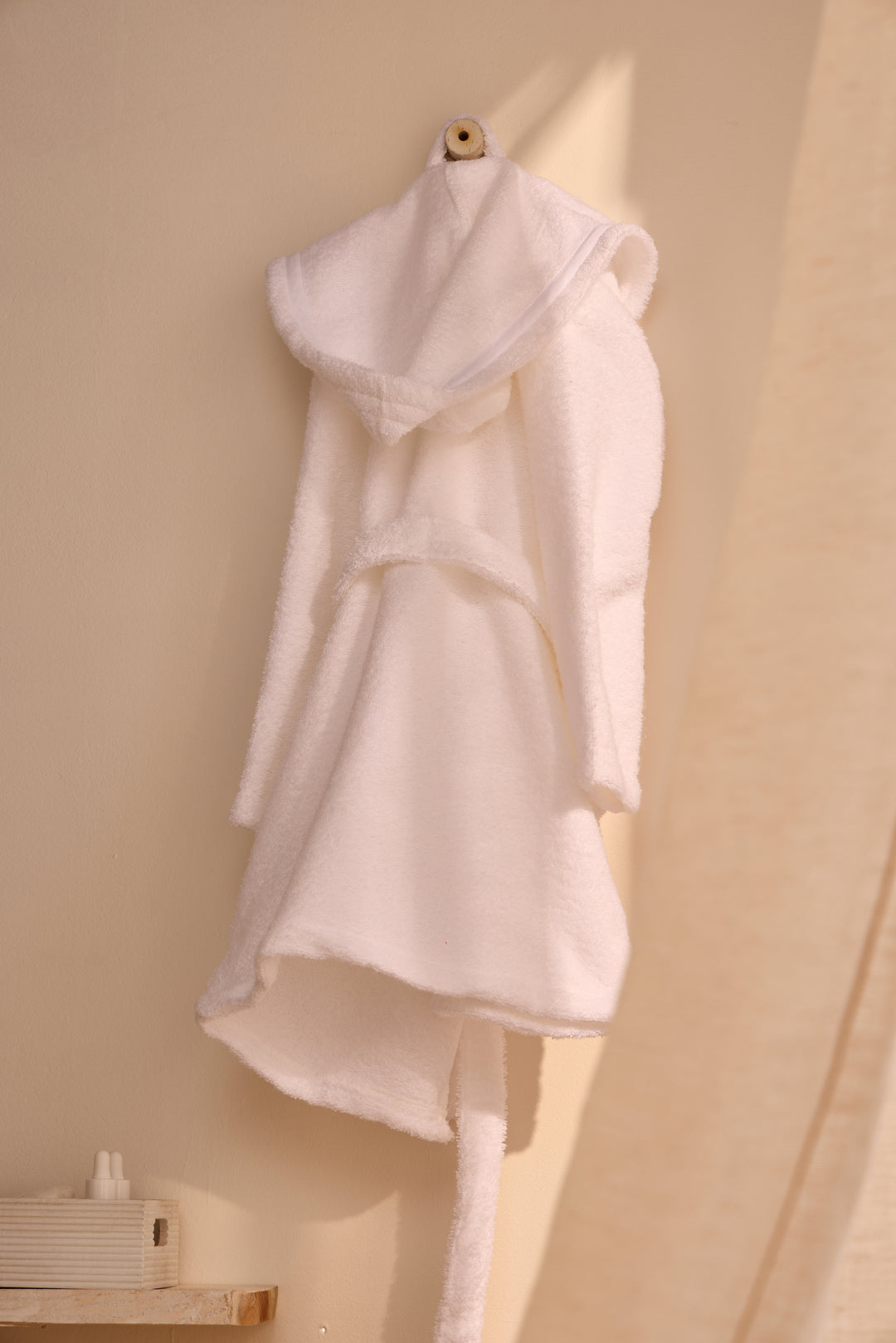 KIDS PREMIUM BLANCO - Albornoz Niños adolescentes Algodón: Niño, Infantil - 100% Algodón OEKO-TEX - 2 Bolsillos, Cinturón, Capucha, Albornoces Felpa muy suave con bordados para niños