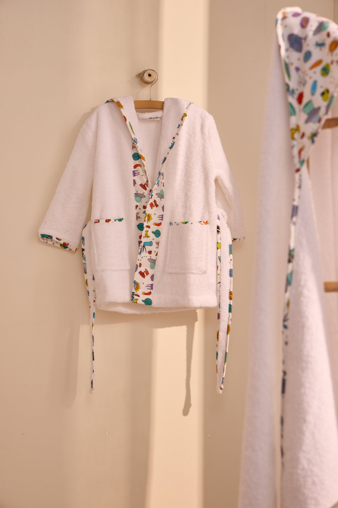 KIDS SPACE - Albornoz Niños adolescentes Algodón: Niño, Infantil - 100% Algodón OEKO-TEX - 2 Bolsillos, Cinturón, Capucha, Albornoces Felpa muy suave con bordados para niños