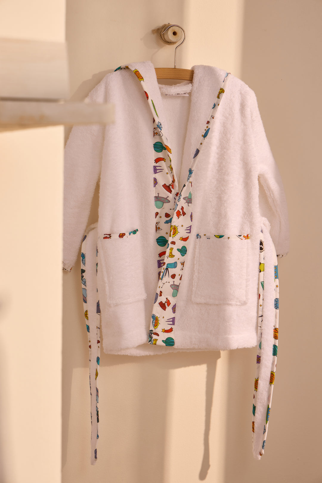 KIDS SPACE - Albornoz Niños adolescentes Algodón: Niño, Infantil - 100% Algodón OEKO-TEX - 2 Bolsillos, Cinturón, Capucha, Albornoces Felpa muy suave con bordados para niños