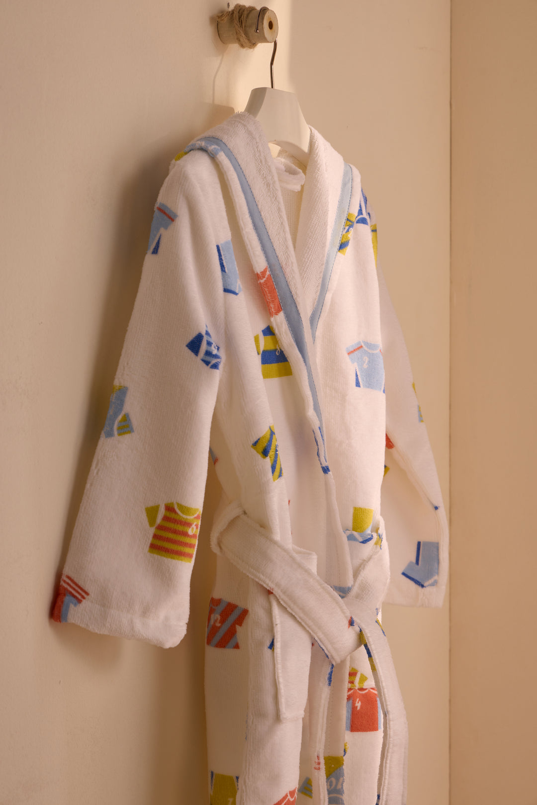 KIDS TEAM - Albornoz Niños adolescentes Algodón: Niño, Infantil - 100% Algodón OEKO-TEX - 2 Bolsillos, Cinturón, Capucha, Albornoces Felpa muy suave con bordados para niños