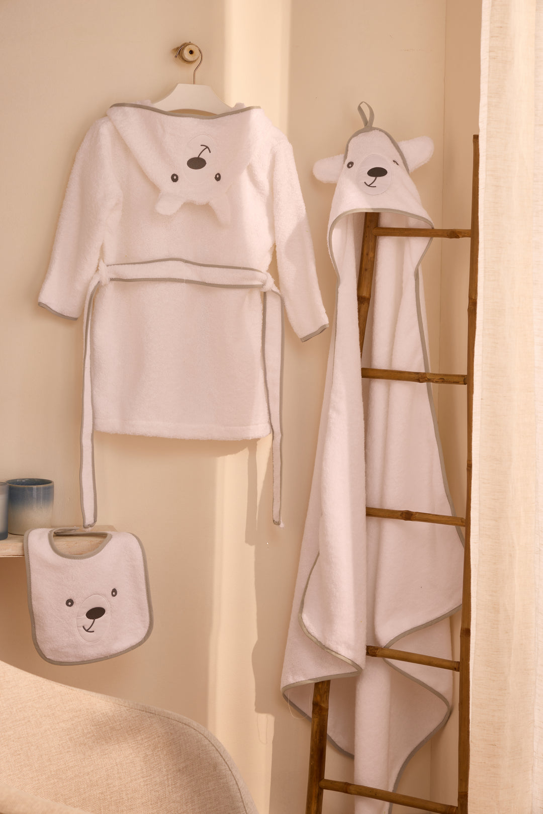 KIDS YOGUI- Albornoz Niños adolescentes Algodón: Niño, Infantil - 100% Algodón OEKO-TEX - 2 Bolsillos, Cinturón, Capucha, Albornoces Felpa muy suave con bordados para niños