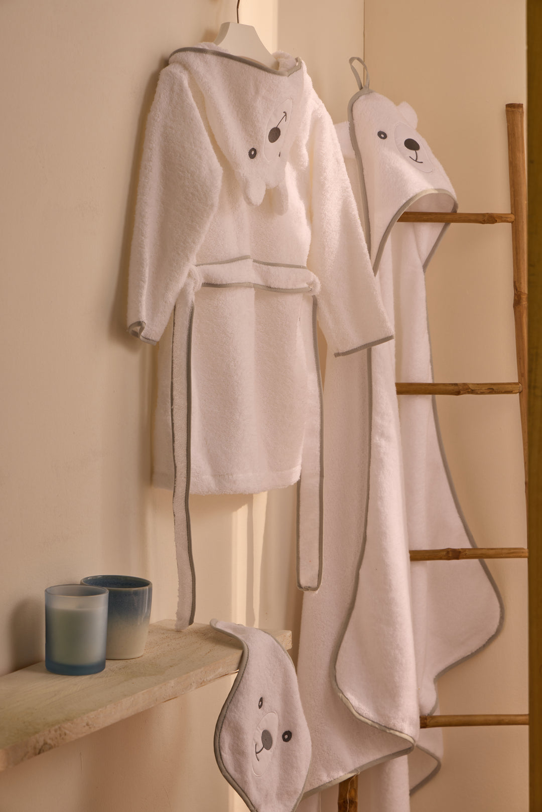 KIDS YOGUI- Albornoz Niños adolescentes Algodón: Niño, Infantil - 100% Algodón OEKO-TEX - 2 Bolsillos, Cinturón, Capucha, Albornoces Felpa muy suave con bordados para niños