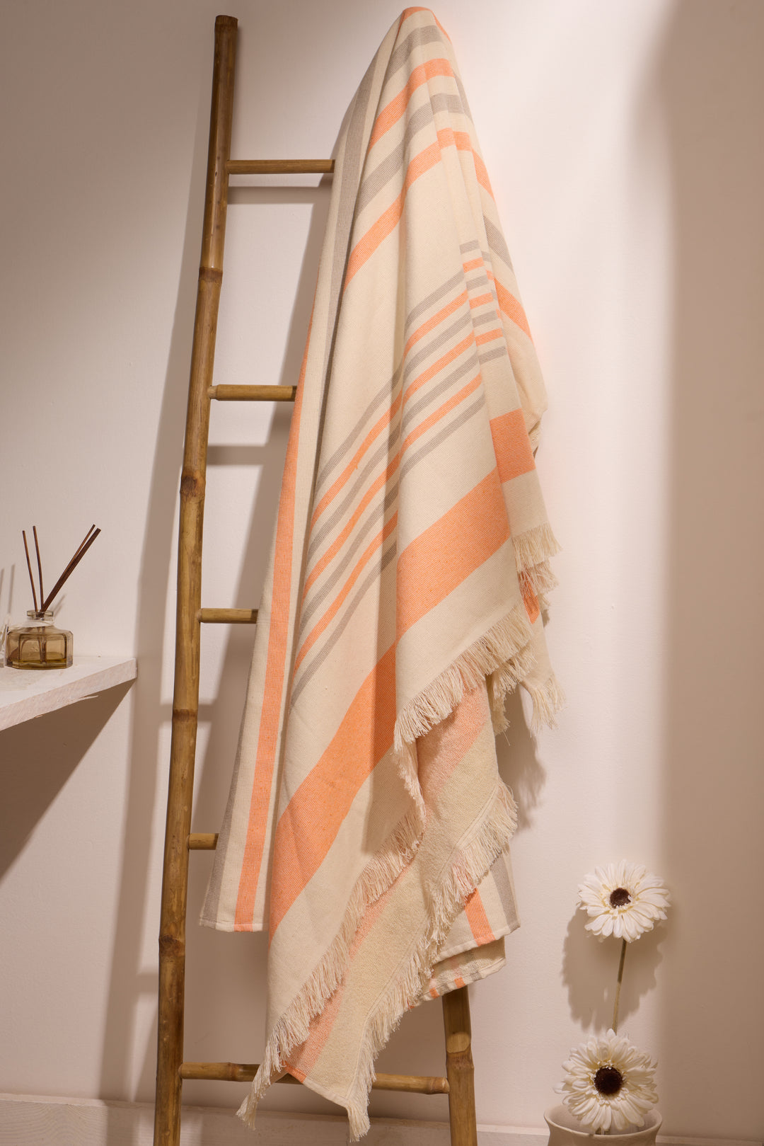 BOSKIMO Pareo Carnota Naranja – Pareo de Playa Ligero 145x170 cm – Suave, Compacto y de Secado Rápido – Ideal para Viajes, Piscina o Verano – Estilo Veraniego Hecho en Portugal