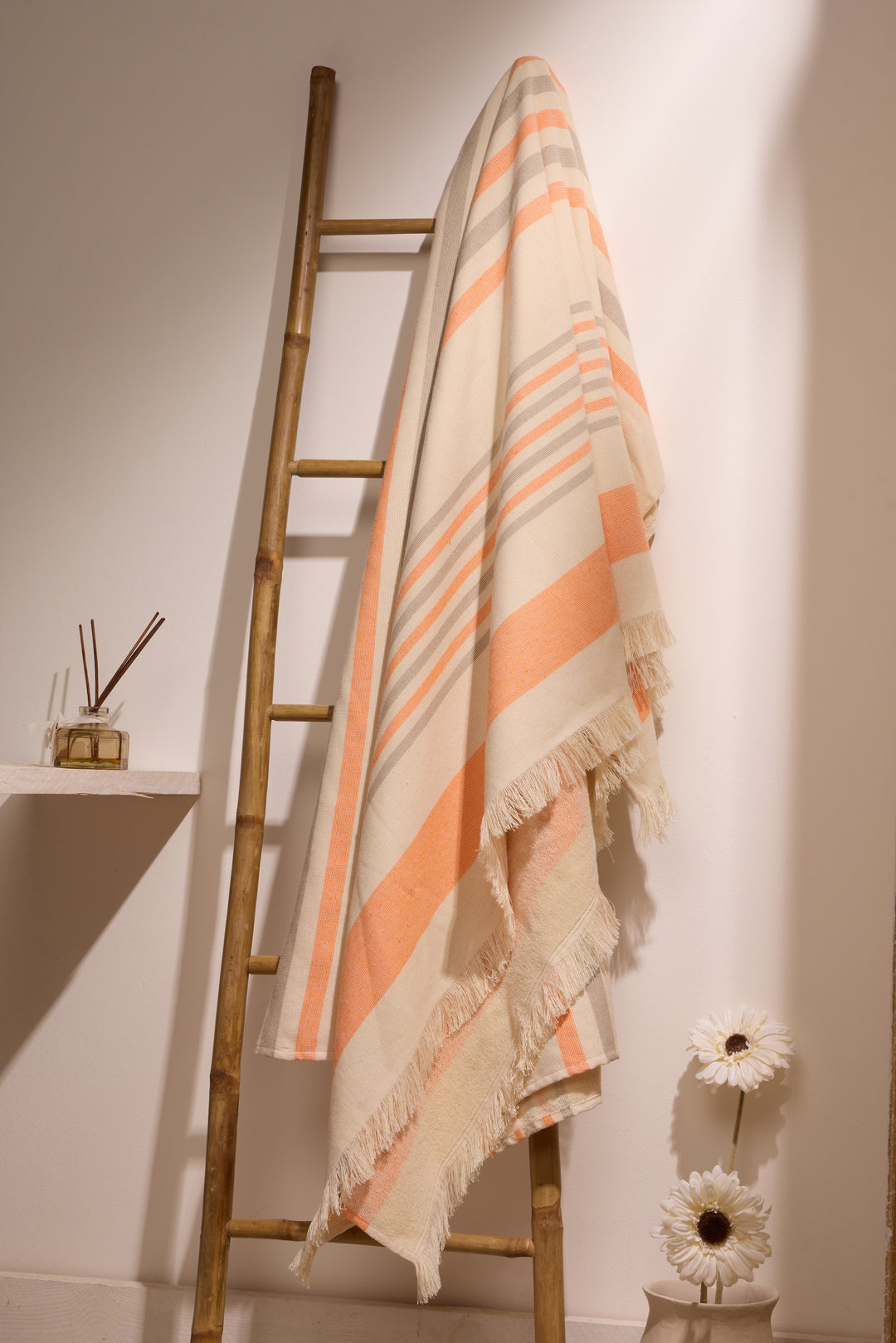 BOSKIMO Pareo Carnota Naranja – Pareo de Playa Ligero 145x170 cm – Suave, Compacto y de Secado Rápido – Ideal para Viajes, Piscina o Verano – Estilo Veraniego Hecho en Portugal